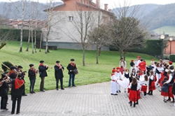 El grupo de gaitas en los carnavales (Ihoteak) de Oiartzun
